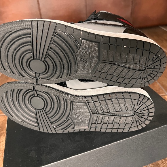 Nike Air Jordan 1 Mid GS “Shadow” Sneakers Size Y6.5 - Picture 5 of 9